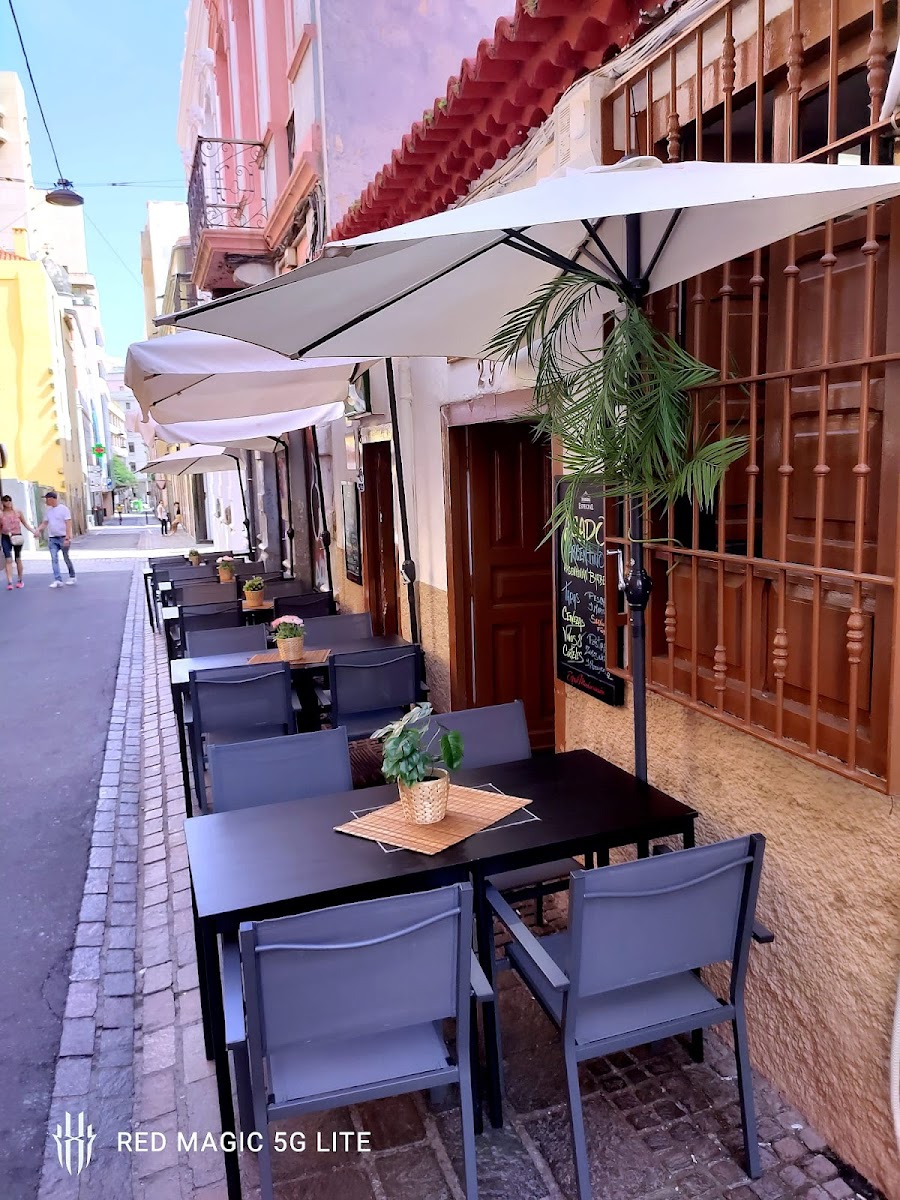Gonzalo's Bar & Grill